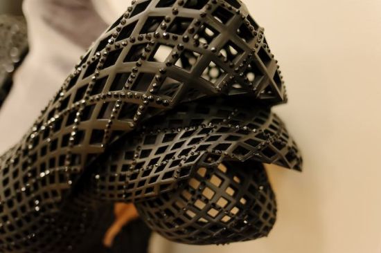 dita_von_tesse_3d_printed_dress_shoulder_chzkp.jpg